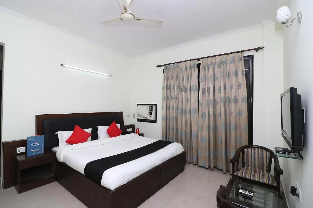 Capital O 19344 Green Tree Residency Gurgaon 3*,